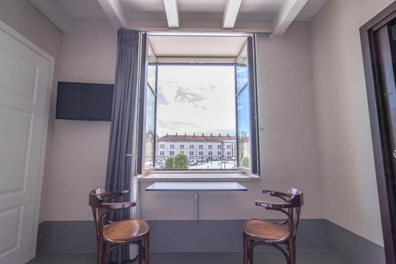 Cabanon Urban Apartments Peschiera del Garda 0*,  Italia