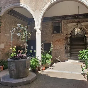  Apartment Al Mezzanino, Palazzo Torniello Italien