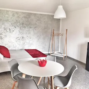Сasa de vacaciones Red Tower Venice - 2 Mins From Vce Airport- Free Wifi, Tessera