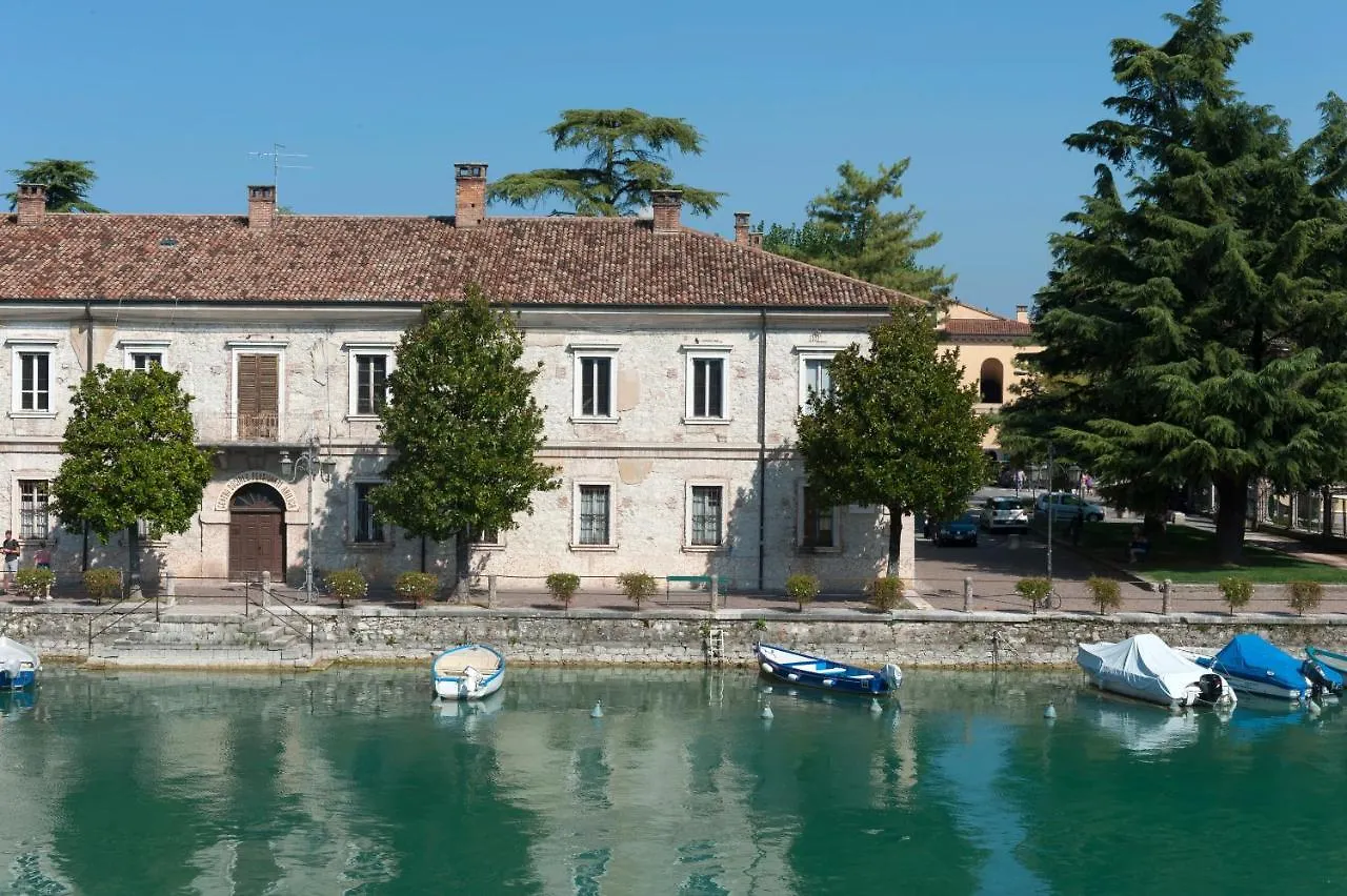 Cabanon Urban Apartments بسكييرا ديل غاردا