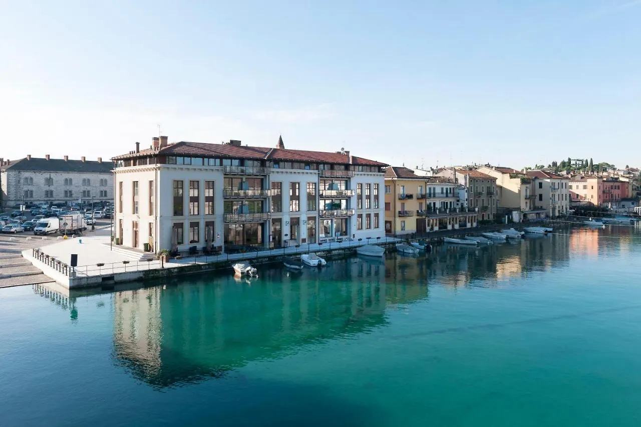 Cabanon Urban Apartments بسكييرا ديل غاردا 0*,  إيطاليا