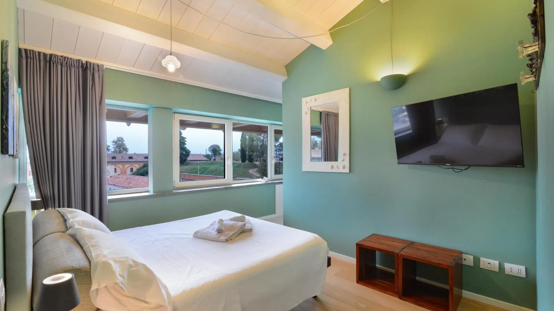 Cabanon Urban Apartments بسكييرا ديل غاردا 0*,