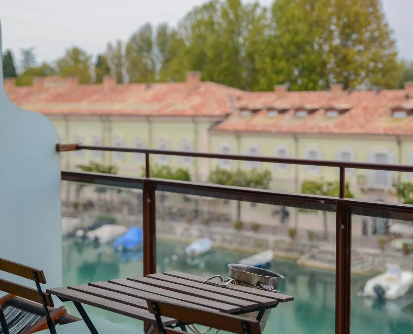 Cabanon Urban Apartments بسكييرا ديل غاردا إيطاليا