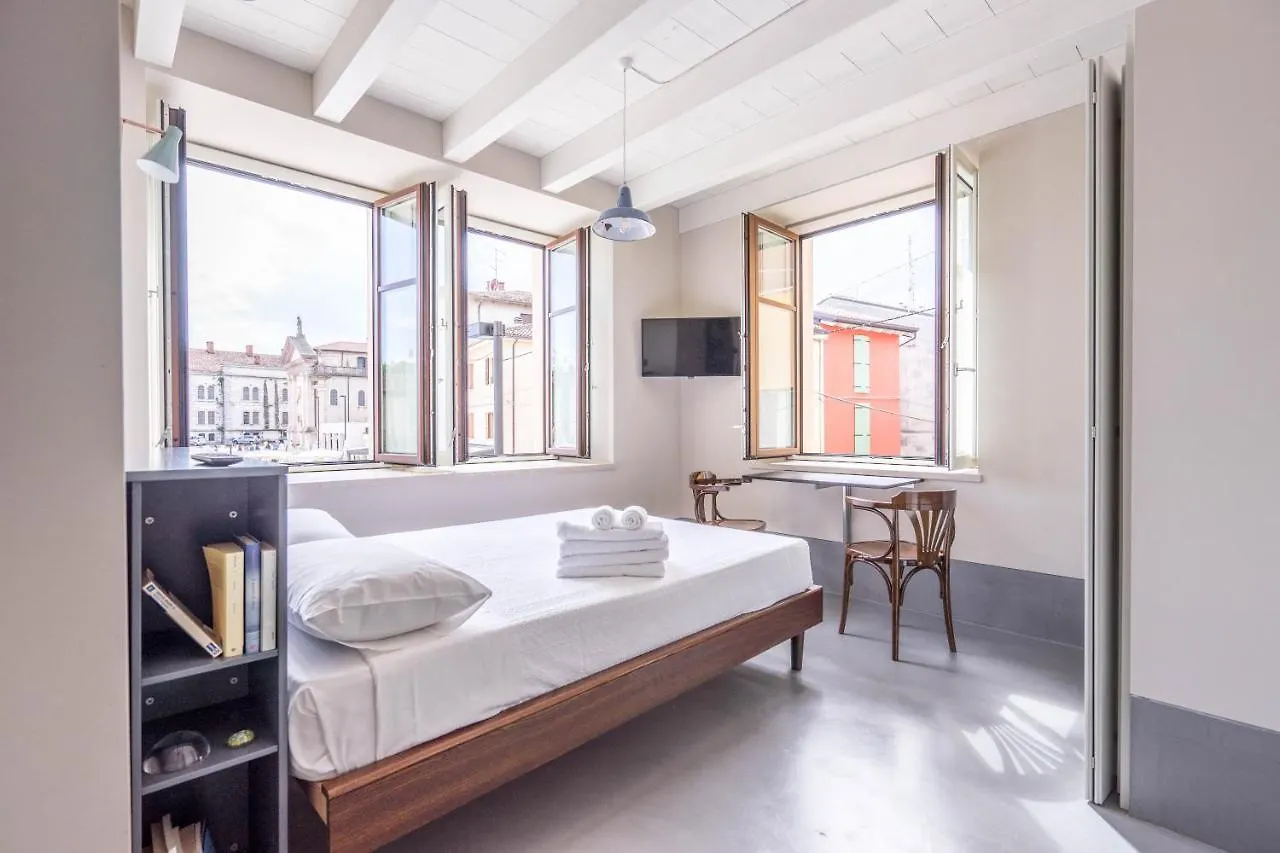 Cabanon Urban Apartments بسكييرا ديل غاردا